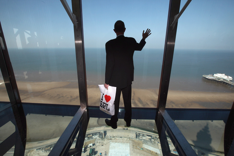 Illustration for article titled 15 Heart-Stopping Skywalks That Will Turn Your Legs To Jelly